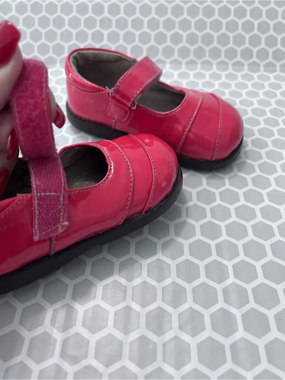 Girls Rosy Pink Patent Velcro Straps Mary Jane Dress Shoes. Size 5